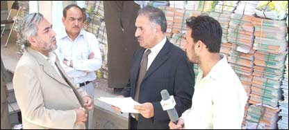 کمک کتاب از طرف پروژه هاى تعليى بى بى سى، براى وزارت معارف افغانستان