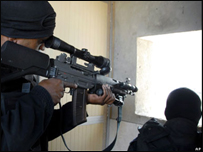 Đặc công Ấn Độ tác chiến tại một điểm đối diện hôm 27.11.08