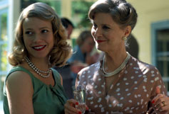Image: Gwyneth Paltrow as Sylvia Plath and Blythe Danner as Aurelia Plath