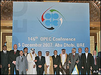 OPEC üyesi ülkelerin bakanları Abu Dabi'deki toplantıda