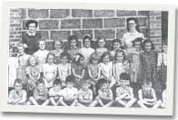 Disgyblion cynta'r Ysgol Gymraeg yn Llandudno yn 1949