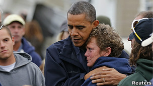 Obama ủy lạo nạn nhân bão Sandy