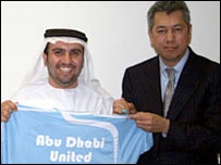 Đại diện tập đoàn ADUG và cố vấn của ông Thaksin hôm 31.08.08