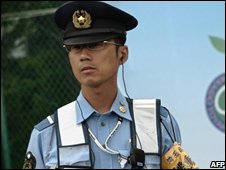 Một nhân viên an ninh bên ngoài khu hội nghị ở Rusutu (ngày 5/7/2008)