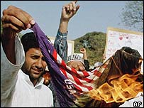 پرچم به آتش کشيده شده آمريکا