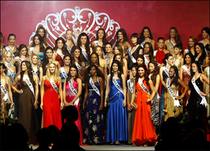 Những người đẹp trong đêm Đại Sứ ngày 26.6.2008