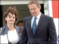 O premiê britânico, Tony Blair, com sua mulher, Cherie