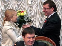 Юлія Тимошенко, Вячеслав Кириленко та Юрій Луценко після підписання угоди про коаліцію. Фото Укрінформ