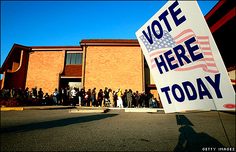Cử tri xếp hàng bỏ phiếu ở Birmingham, Alabama