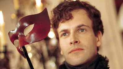 Lord Byron (Jonny Lee Miller)