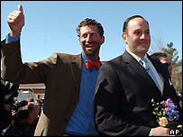 Casal celebra casamento em New Paltz