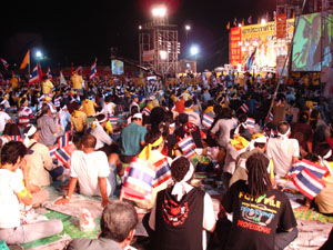 Cảnh biểu tình buổi tối