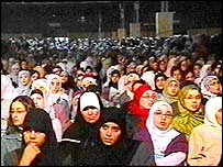 Francouzské muslimky na sjezdu Unie islámských organizací ve Francii