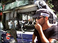 Ônibus destruído em atentado do Hamas