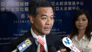 梁振英称香港医院明年应停收双非孕妇。