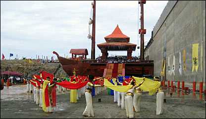 The ceremony to mark the release of the first sea water in Hambantota (photo: Ajith Lal Shantha Udaya)