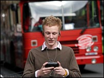 Britânico vê TV no celular