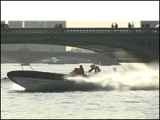 Du thuyền trên sông Thames theo chủ đề 007