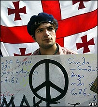 Biểu tình chống chiến tranh trước tòa đại sứ Nga tại Tbilisi