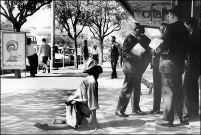 Pedinte em Lourenço Marques dos anos 70