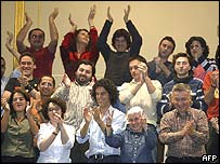 Stoupenci práv homosexuálů se radují z výsledku hlasování parlamentu