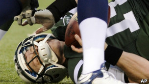 Un jugador sufre un golpe de cabeza