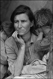 Злиденні збирачі гороху в Каліфорнії. Мати сімох дітей, 32 роки. Автор фото - Доротея Ланж