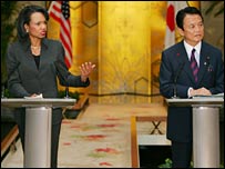 Condoleezza Rice com o ministro japonês do Exterior