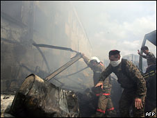 Спасатели на месте взрыва в Назрани