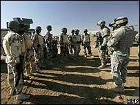 سربازان آمريکايی عراقی ها را آموزش می دهند