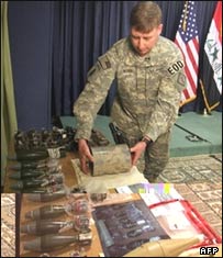 تجهيزات به دست آمده از شورشيان AFP 