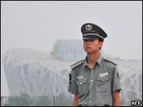 Neblina no estádio Ninho de Pássaro, em Pequim