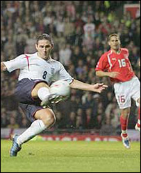 فرانک لمپارد برای تيم ملی انگليس گل می زند