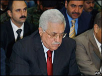 Mahmoud Abbas participa das orações de sexta-feira na Cisjordânia