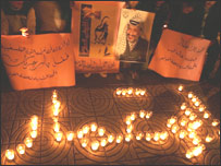 Arafat'ın ismi mumlarla yazılmış