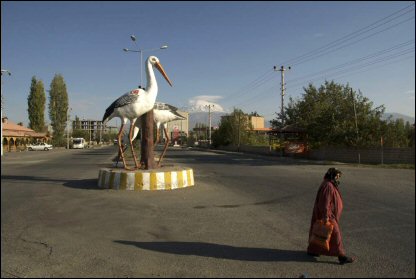 Iğdır'da leylek heykeli