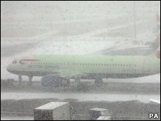 Avião da British Airways em Heathrow (17/12)