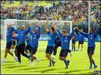 Seleção brasileira se despede de público de Weggis