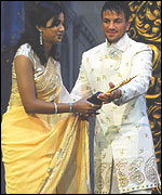 Andre present award to Shreya Ghosal