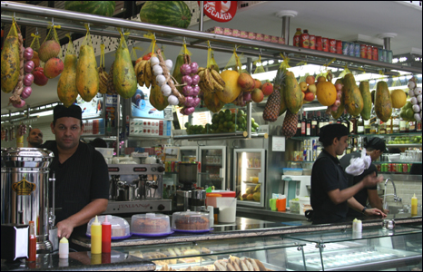 Quán nước ở khu nhà hát Municipal Sao Paulo.