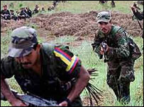 Conflito colombiano envolve guerrilheiros, paramilitares e governo