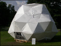 Iglu de sombrinhas de Kengo Kuma