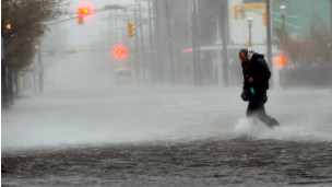 Người dân New York gồng mình trong bão Sandy