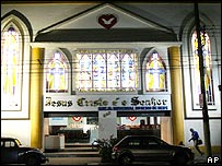 'Economist' traz artigo irônico sobre igreja de Edir Macedo