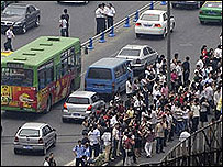 Sarsıntı ardından sokaklara çıkanlar