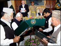 صوبہ سرحد کی نگران کابینہ کے چار وزراء نے حلف لے لیا