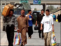 Residentes de Falluja continuam a fugir da cidade