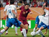 葡萄牙队员马尼切进球