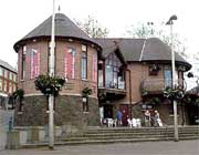 Canolfan Ymwelwyr yng Nghaerffili