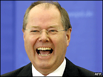 پير اشتاين بروک، وزير جديد دارايی آلمان